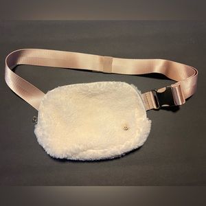 Wantable‎ Sherpa Belt Bag Winter White Soft Cozy